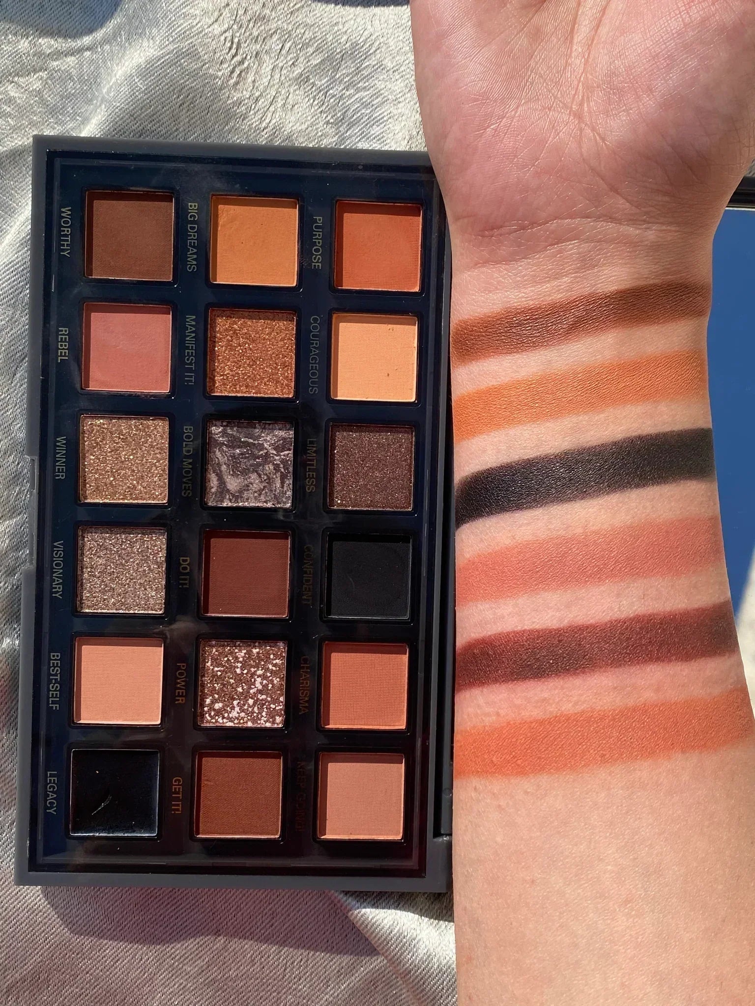 HUDAMOJI - PRETTY GRUNGE EYESHADOW PALETTE Glow Crush Beauty